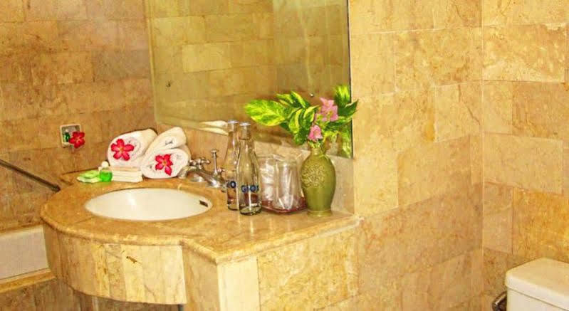 Hotel Ratna 꾸따 외부 사진